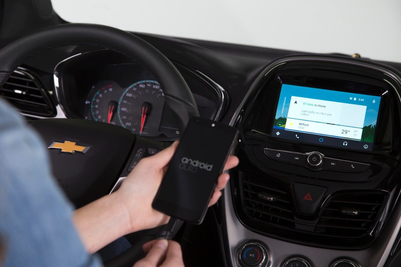 Chevrolet Debuts New Apple and Android Features for 2016 Model Year